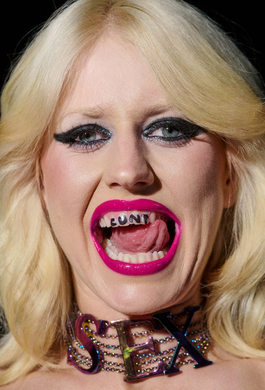 Serving Cunt